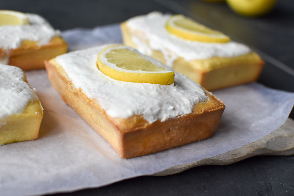 Gesunder Zitronenkuchen ohne Zucker (extra saftig) | FitnessFoodie.de