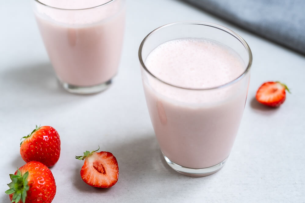 Low Carb Erdbeermilch (vegan) | FitnessFoodie.de