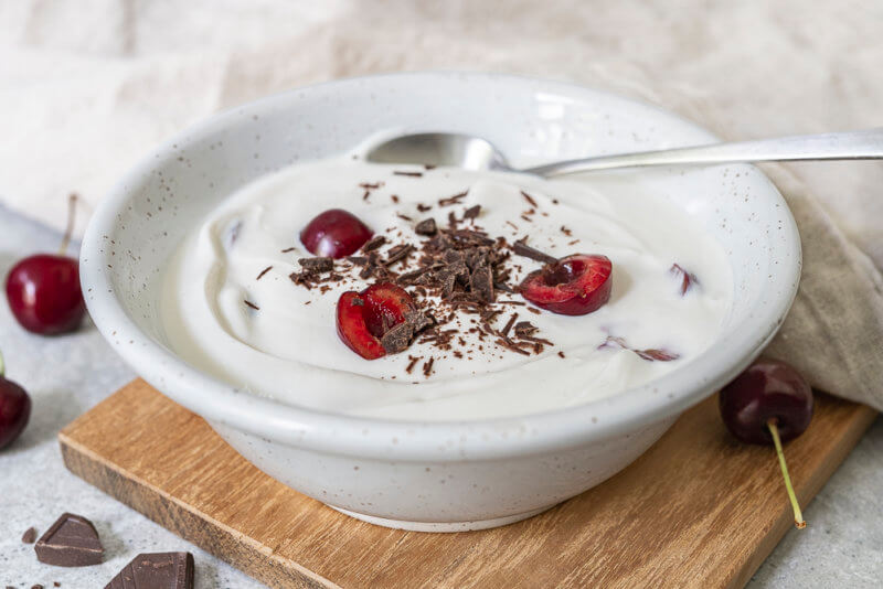 Stracciatella-Kirsch Protein Quark (3 Zutaten) | FitnessFoodie.de
